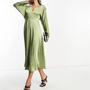 NWT Elegant Green Midi Dress